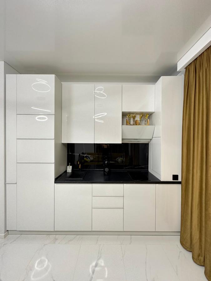 Studio303 By Allegio: Mamaia'S Seaside Luxury Near Finest Clubs & Beaches Экстерьер фото